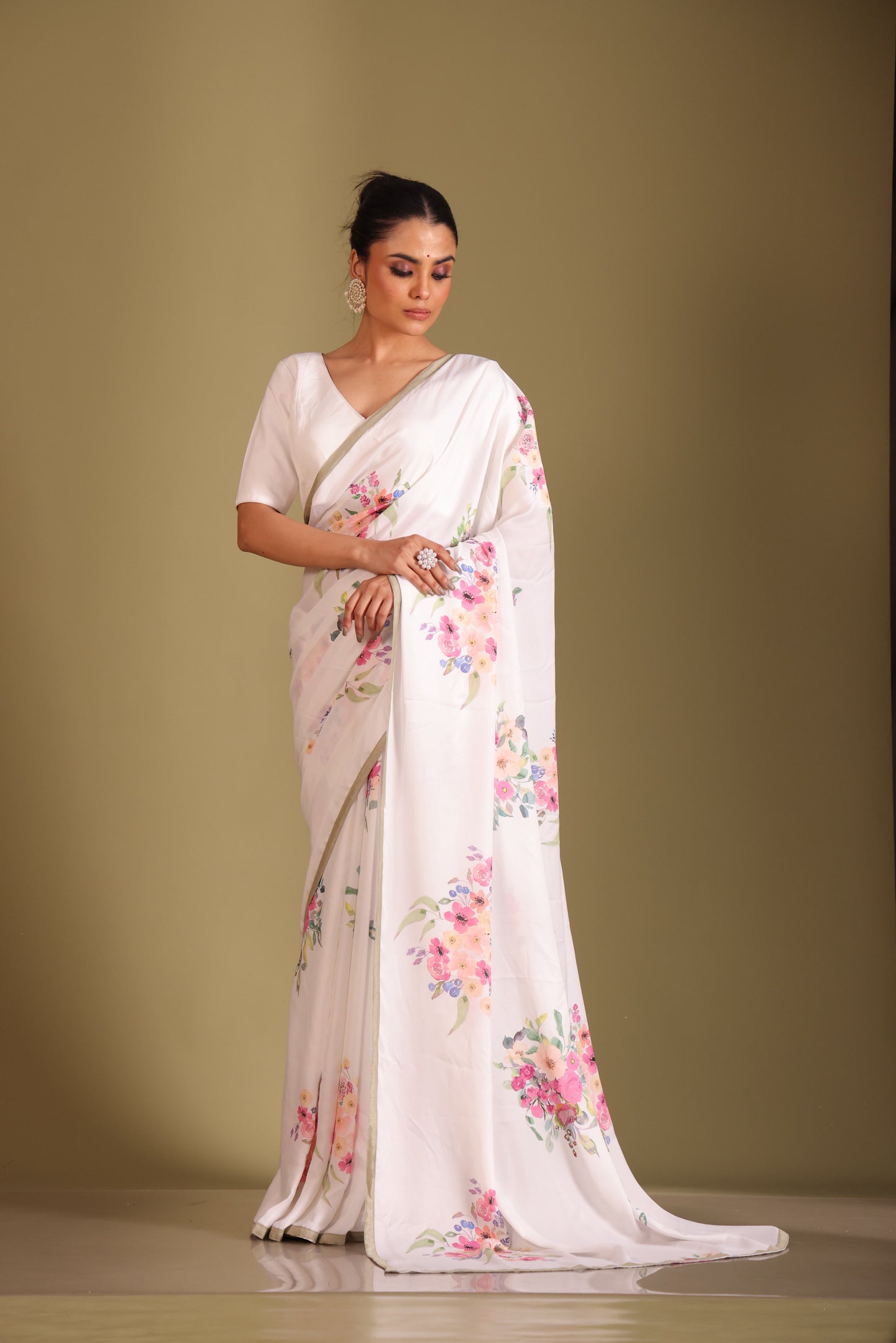 Gulzar White Floral Printed Saree and Blouse- set of 3