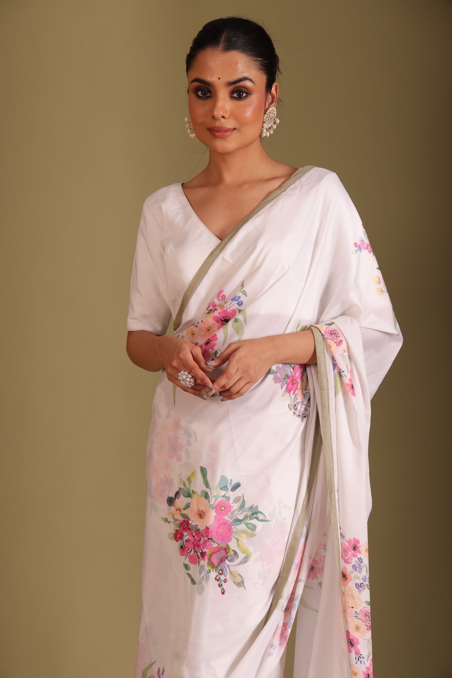 Gulzar White Floral Printed Saree and Blouse- set of 3
