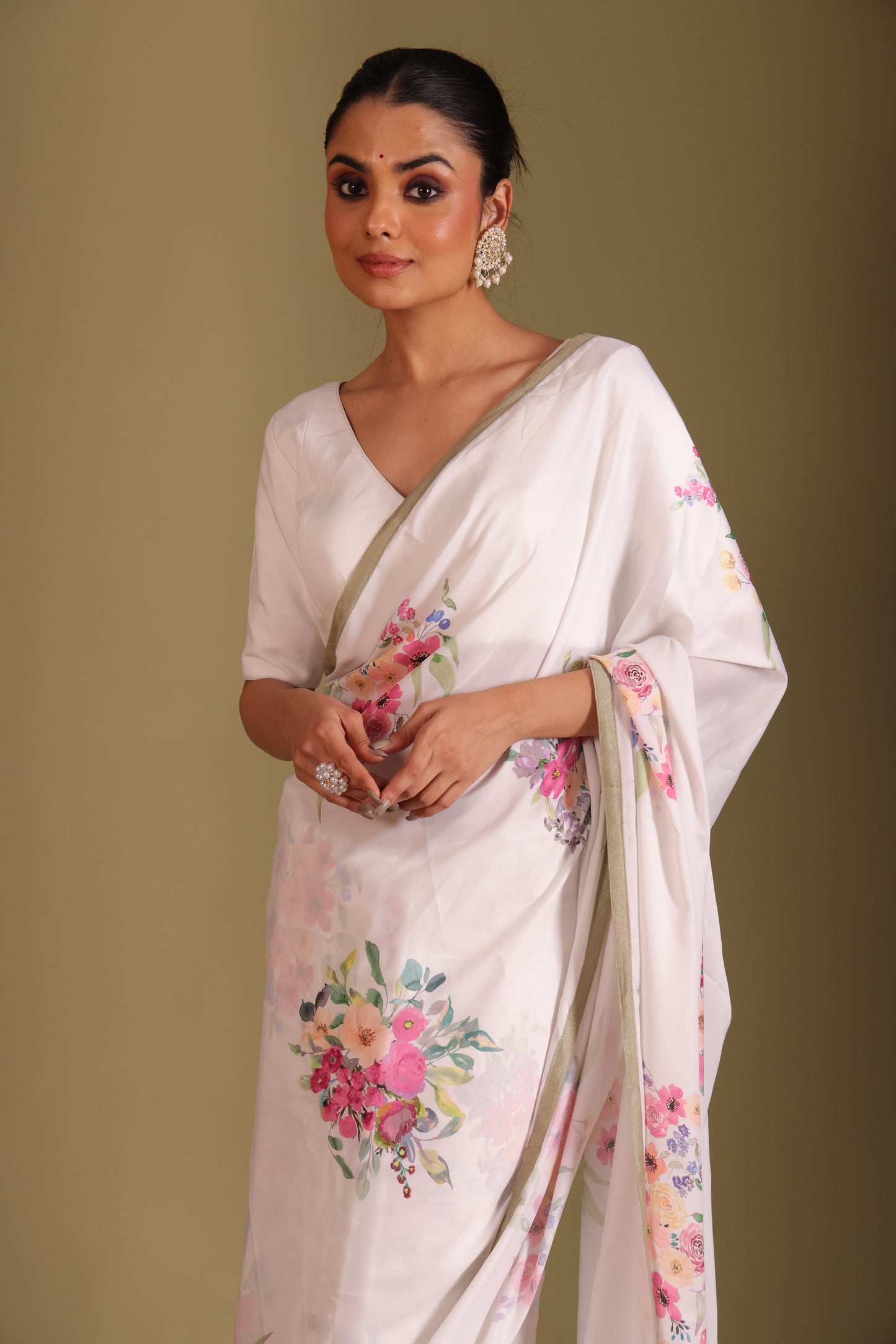 Gulzar White Floral Printed Saree and Blouse- set of 3