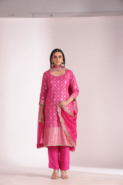 Noorika Fuschia Chanderi Kurta with Pant and dupatta- set of 3
