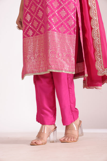 Noorika Fuschia Chanderi Kurta with Pant and dupatta- set of 3