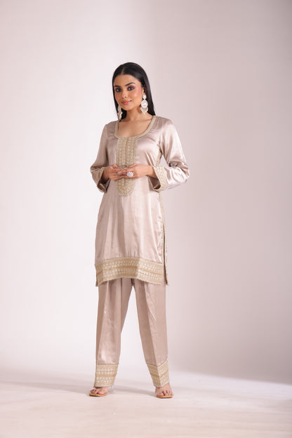 Jhalak Beige Kurta with Farsi Salwar and Dupatta- set of 3
